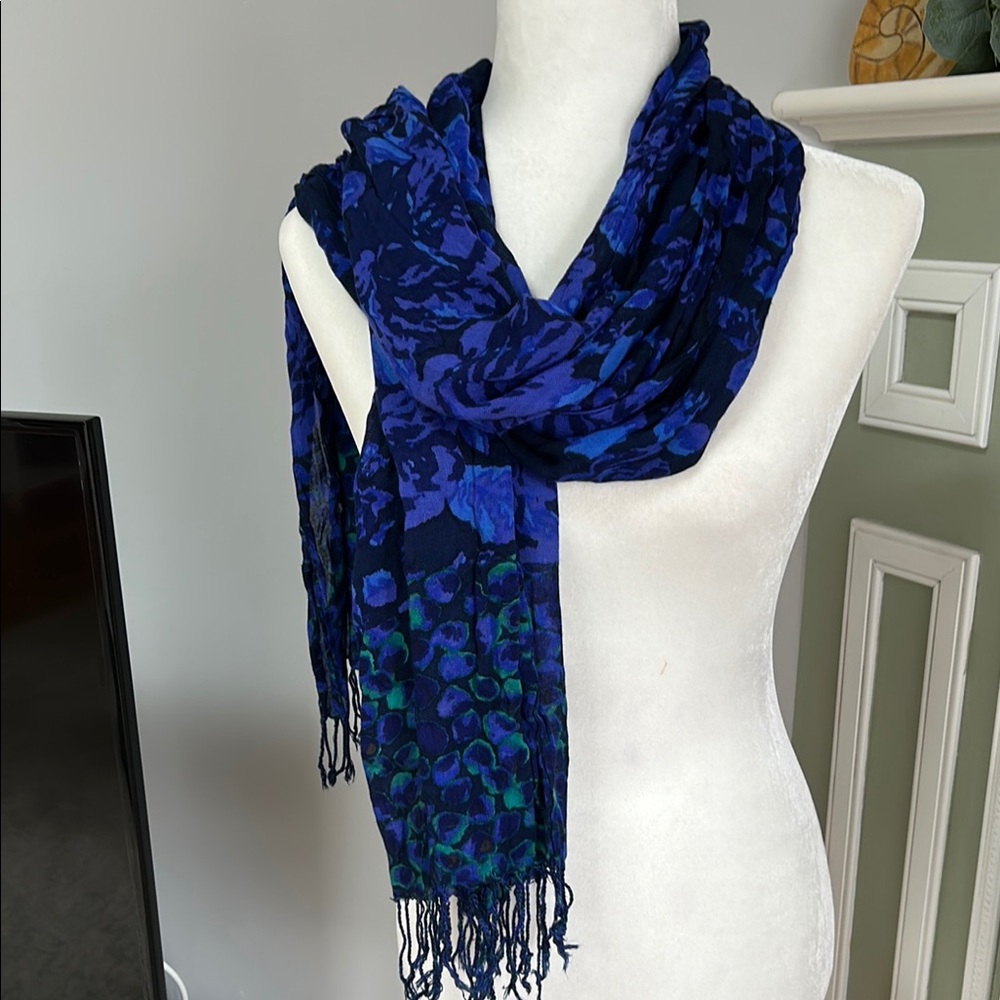 Elegant Peacock Patterned Scarf
